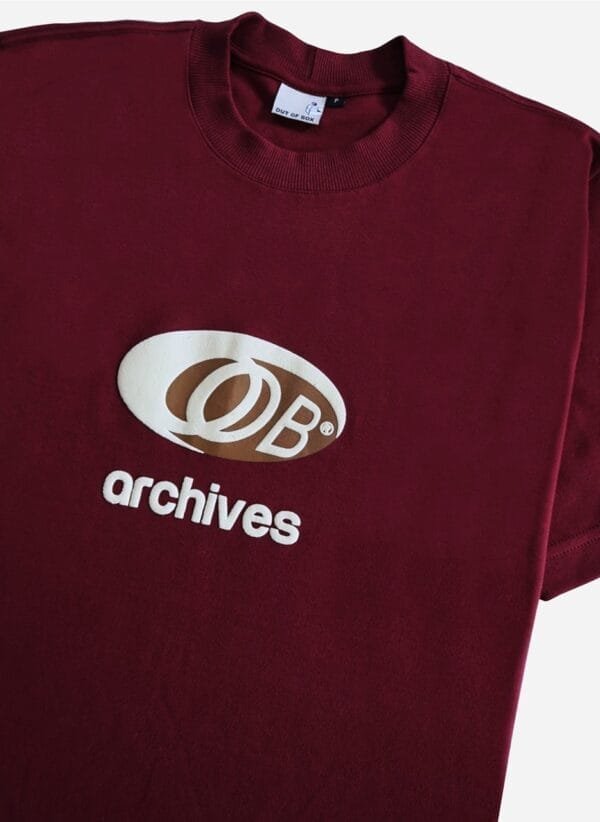 Alternative view of Camiseta OOB Archives - bordô