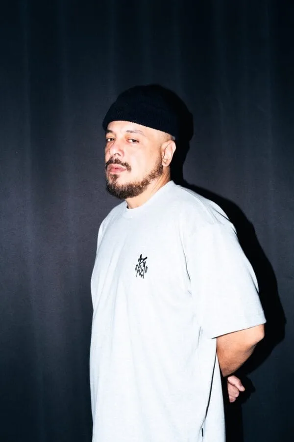 Alternative view of R Hip Hop - Rodrigo Ogi - Cinza mescla