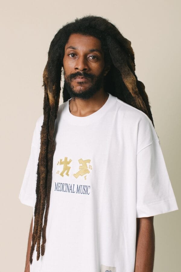 Alternative view of Camiseta oversized Out Of Box medicinal music - Branca