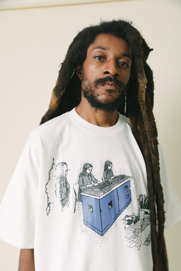Alternative view of Camiseta boxy Out Of Box Producer - off white