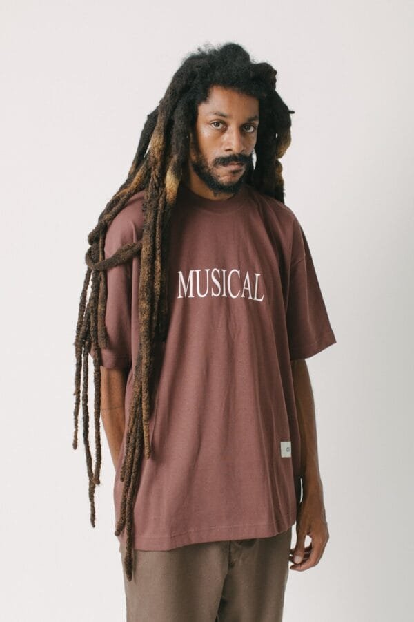Alternative view of Camiseta Oversized Out Of Box Musical - Marrom