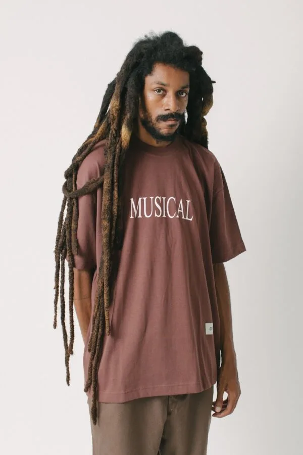 Alternative view of Camiseta Oversized Out Of Box Musical - Marrom